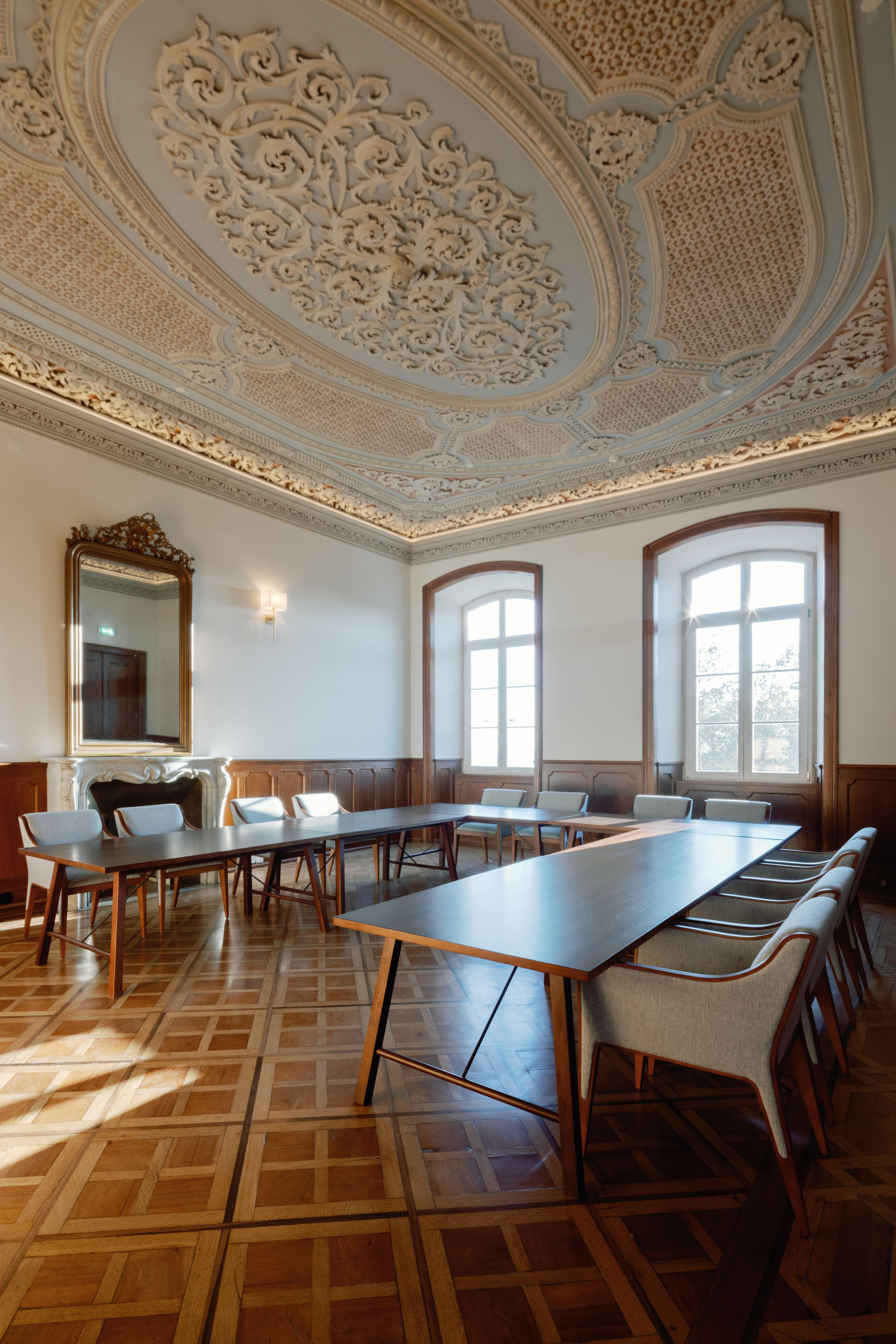 The Editory Riverside Hotel, An Historic Hotel Lisbona Esterno foto The interior of the library