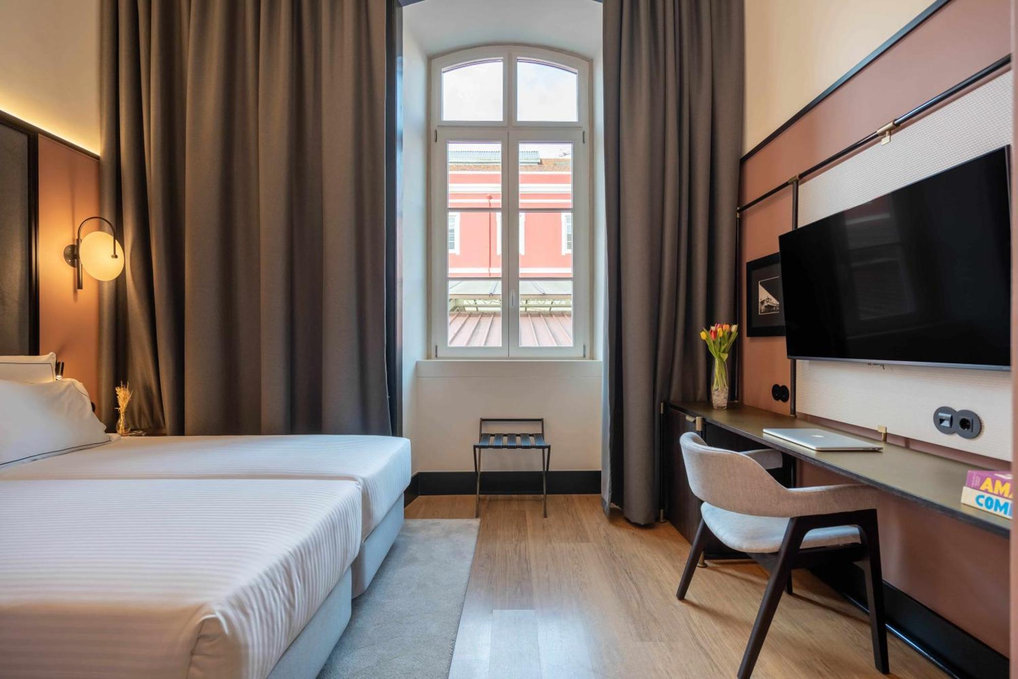 The Editory Riverside Hotel, An Historic Hotel Lisbona Esterno foto A room at the hotel