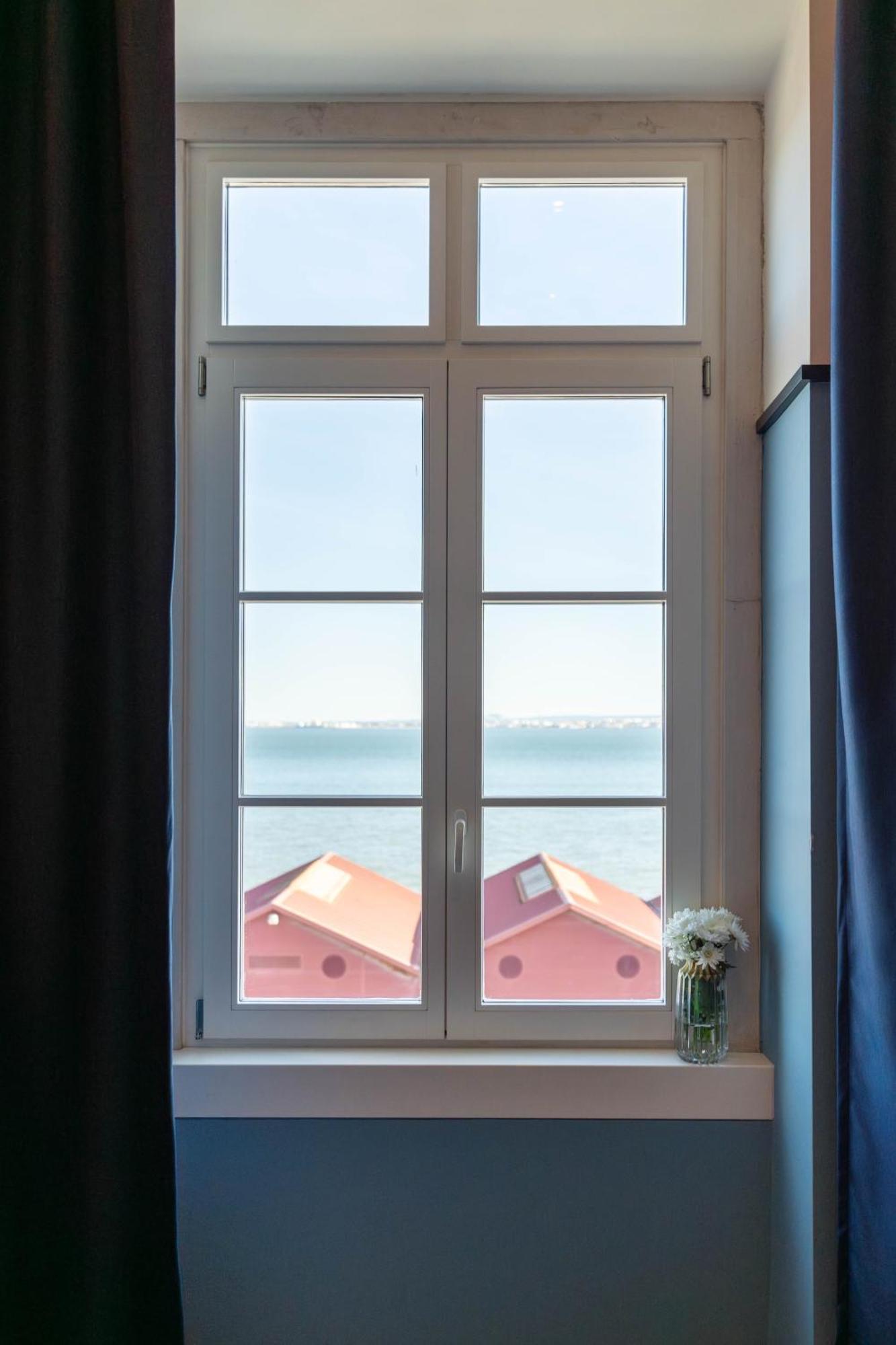 The Editory Riverside Hotel, An Historic Hotel Lisbona Esterno foto A window